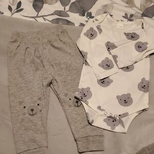SHEIN Gray and White Bear Print Bodysuit Set